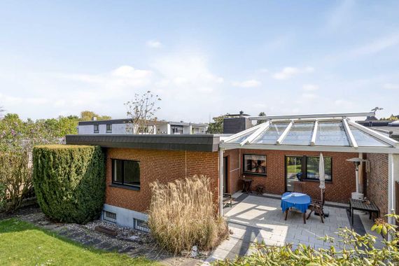 Großzügiger Bungalow mit sonnigem Garten im Ratinger Grachtenviertel