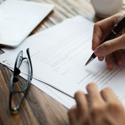 Kann man ohne Abmahnung gek&uuml;ndigt werden? Wann Arbeitgeber auf die Vorwarnung verzichten d&uuml;rfen