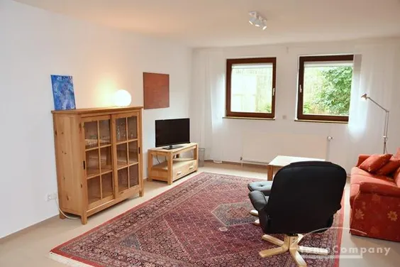 Isernhagen, Helle und freundlich möblierte Souterrainwohnung in Altwarmbüchen