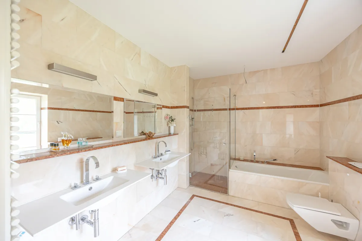 Badezimmer EG