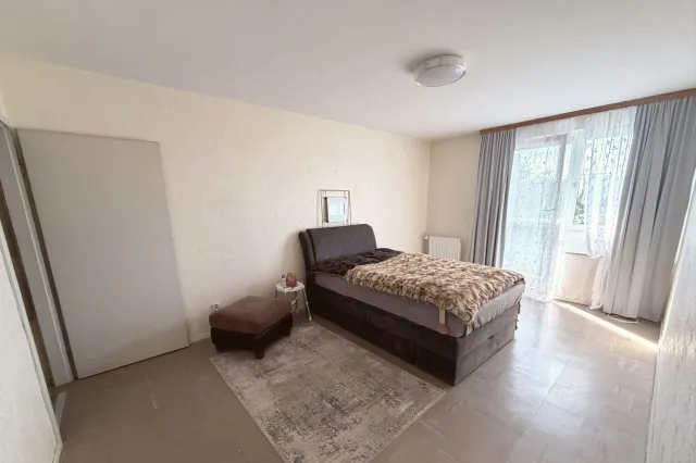 Schlafraum mit Balkon 2. OG