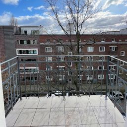 **Vermietet** Helle 2-Zimmer-Altbauwohnung mit Einbauküche und Balkon in Altona-Nord