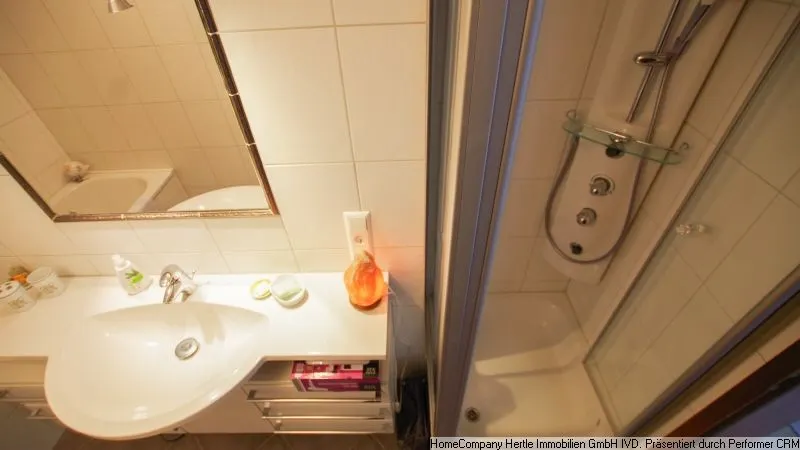 Badezimmer (1OG)