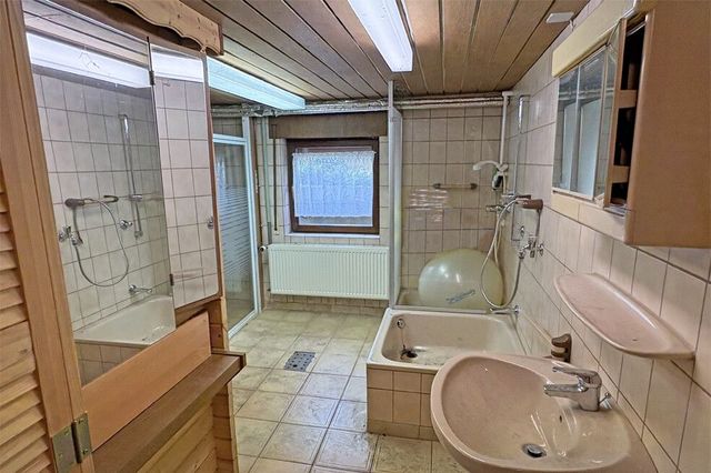 UG Sauna, Dusch-Bad