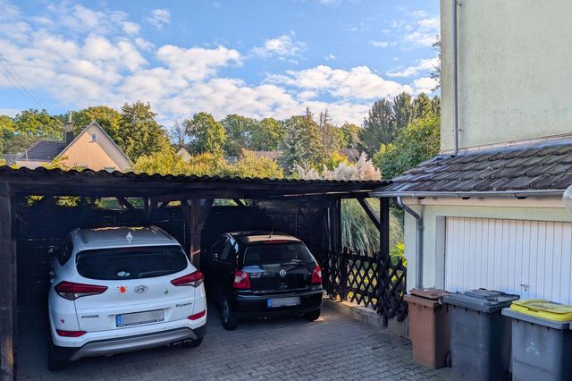 Carport und Garage
