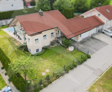 Gepflegtes Einfamilienhaus mit großem Garten, Pool und Einliegerwohnung