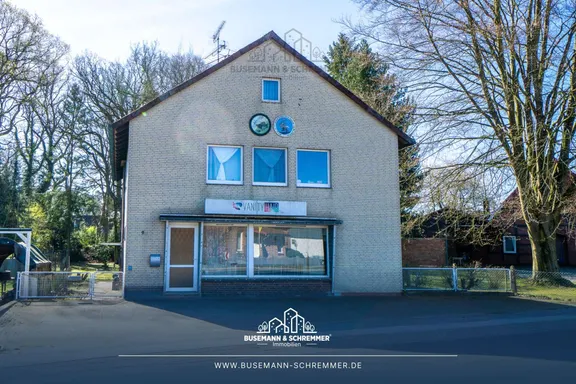 Raum f&uuml;r Ideen &ndash; Wohnhaus mit Gewerbeteil und idealer Parksituation