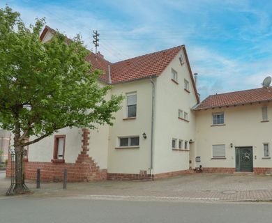 MG – Lukrative Kapitalanlage: Mehrfamilienhaus mit Anbau in Queidersbach