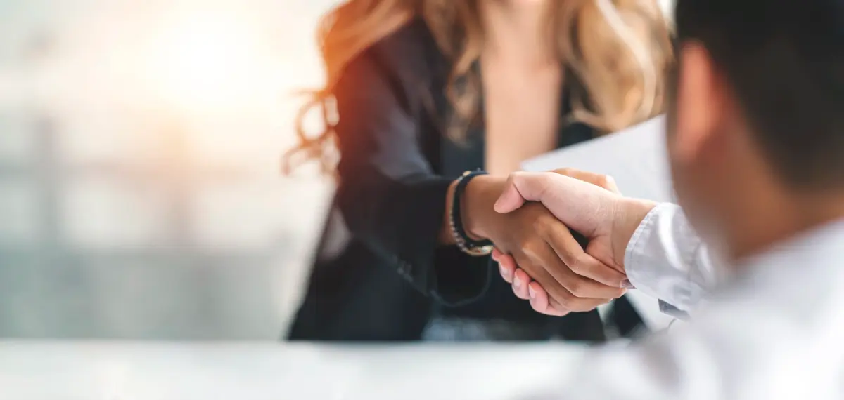 iStock-1387451522 Handschütteln 7