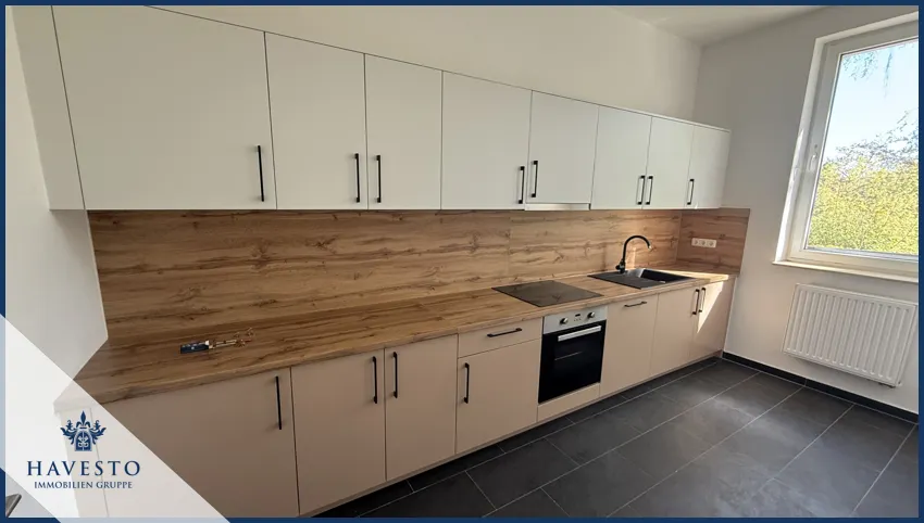 Moderne Traumwohnung mit Design-Einbauküche, Badewanne & großen Fensterflächen – perfekt für Singles - Foto 1