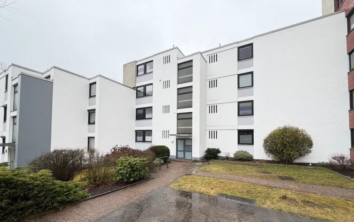 Modernisierte 3-Zimmer-Wohnung mit Balkon in stadtnaher Lage von Lüneburg
