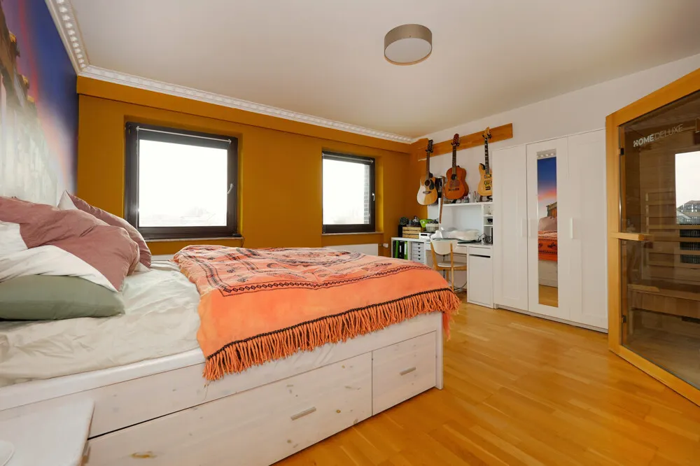 Schlafzimmer 1