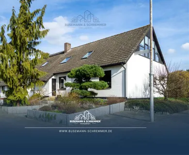 Wohnen mit Charakter – Individuell geschnittenes Reihenendhaus mit Kamin, Garten & Garage
