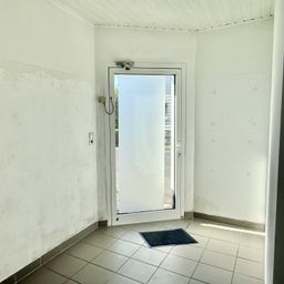 Gut sichtbare Gewerbefläche in Hachenburg! Ideal als Ladenlokal, Bürofläche o.ä.