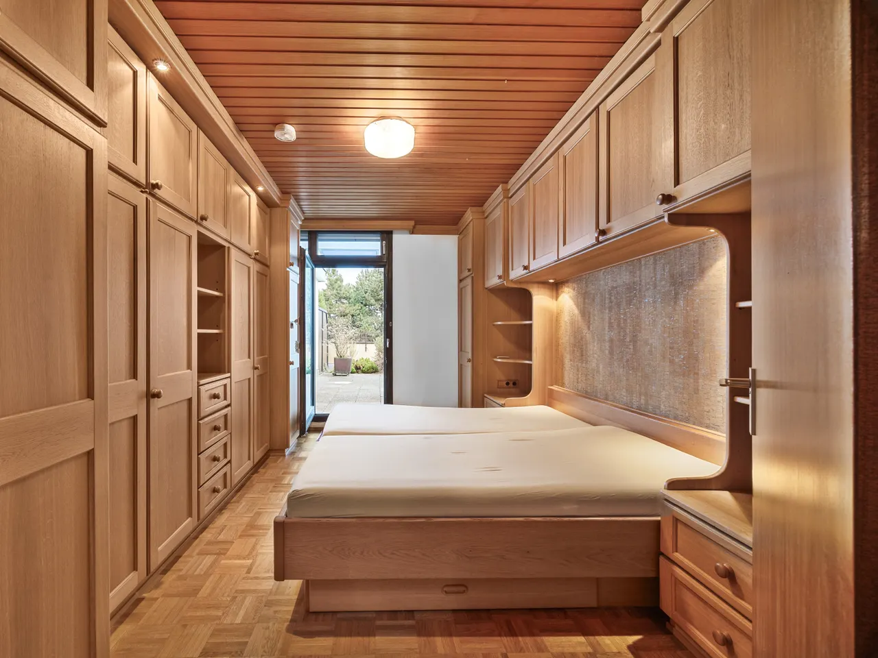 13 - Schlafzimmer mit Zugang z