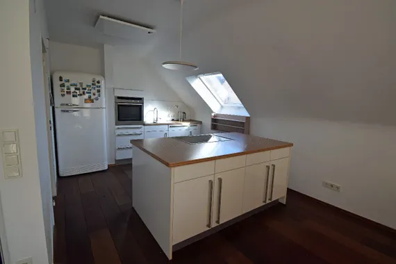 2-3-Zimmer-Dachgeschosswohnung mit großem, ausgebauten Spitzboden in zentraler Ortslage von Hinsbeck