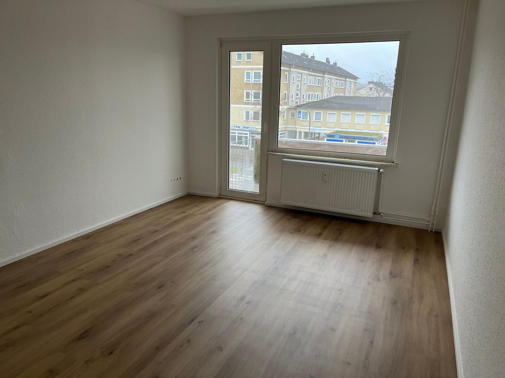 Erstbezug in sanierte 2-Zimmer-Wohnung mit Balkon – Einbauküche optional - Photo 1