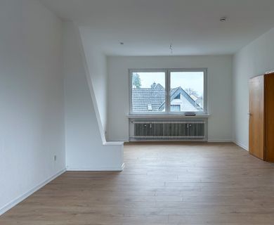 Sofort bezugsbereit: Wunderschöne, lichtduchflutete Wohnung im ruhigen Wohnhaus