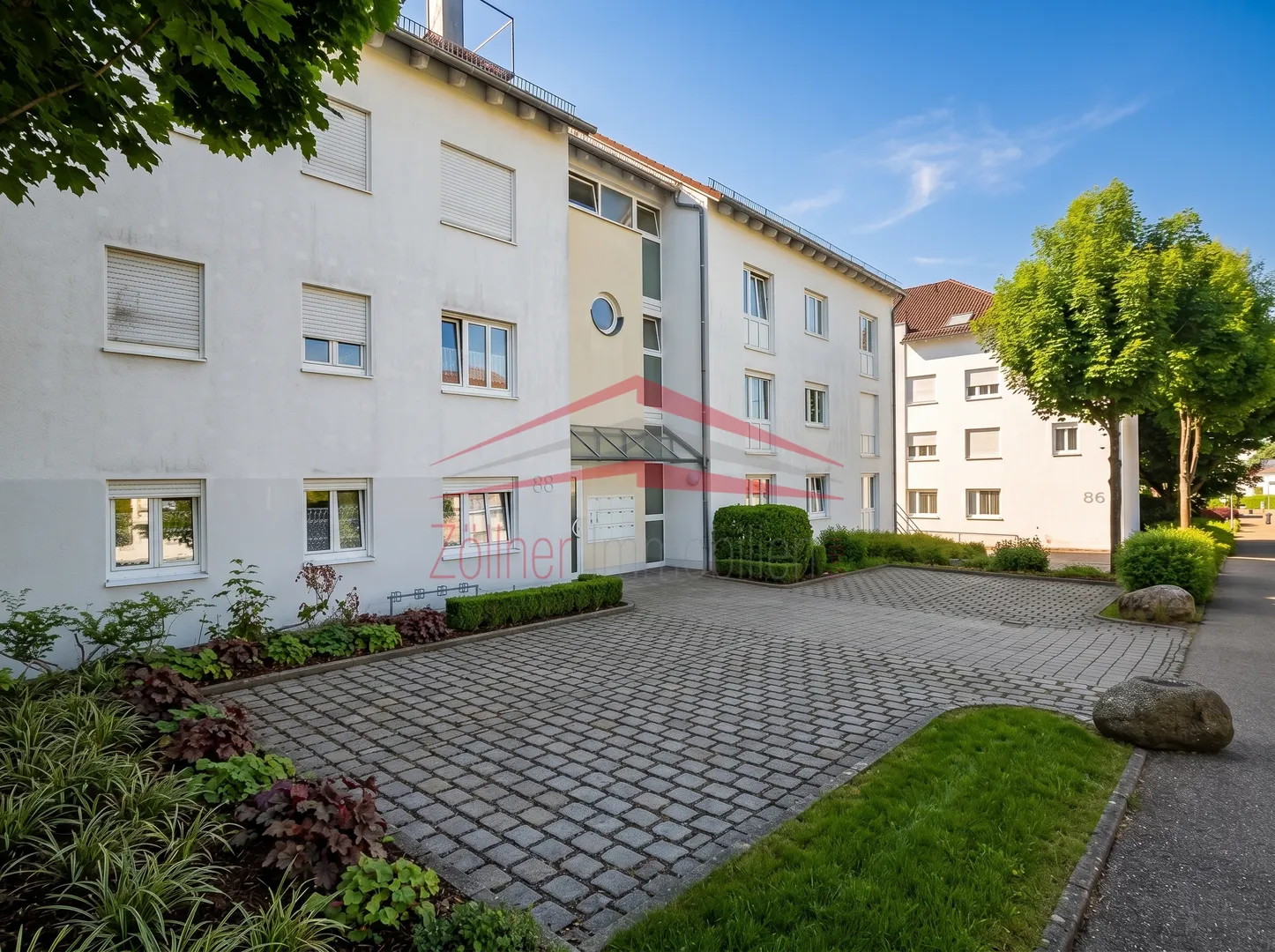 Gepflegte 4-Zimmer-Wohnung mit Balkon, Tiefgaragenstellplatz und guter Raumaufteilung in Aalen