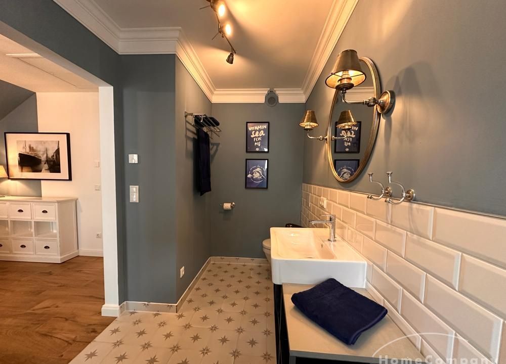 Bad mit Dusche und Badewanne