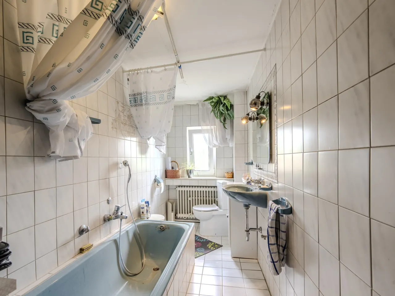 Badezimmer mit Wanne