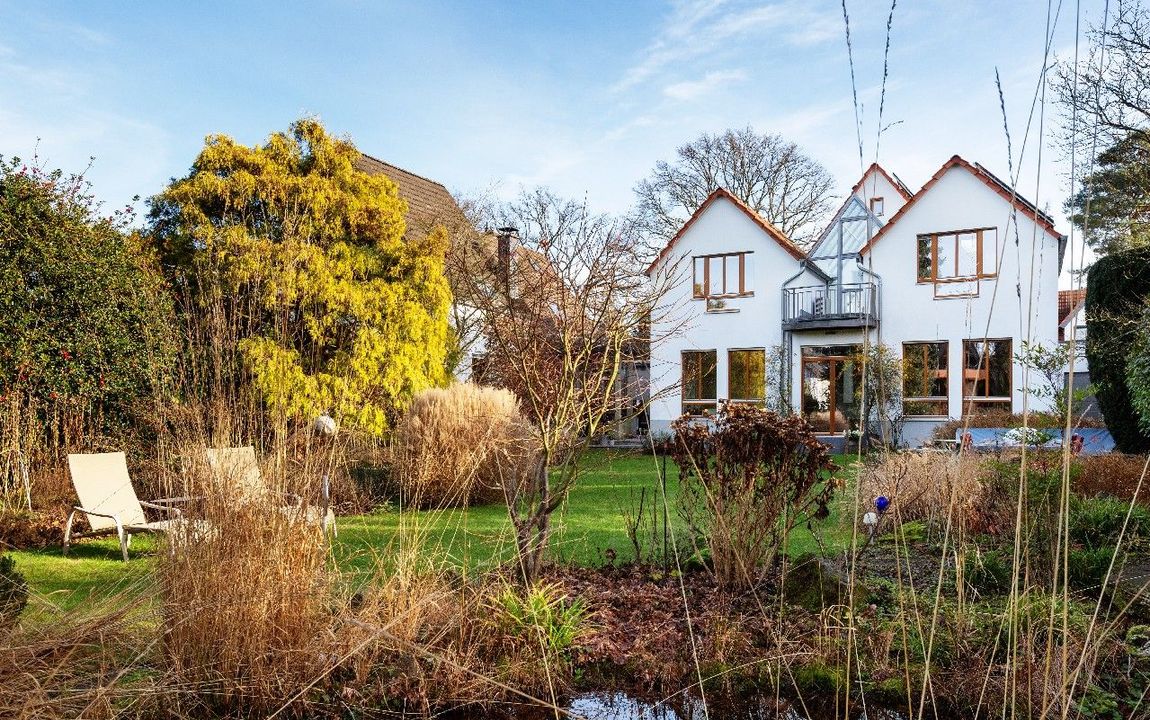 Mehrfach ausgezeichnete Architekturperle in Premiumlage der Waldsiedlung