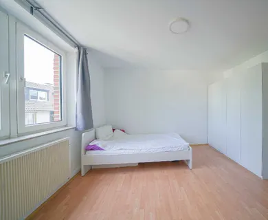 Ratingen-Ost: Helle 2-Zimmer-Wohnung mit Einbauküche und Gartenmitbenutzung - Photo 2