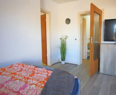 HELLES MÖBELIERTES APARTMENT MIT BALKON NÄHE GERICHT KREFELD - Foto 4