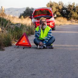 Stoppschild &uuml;berfahren und Unfall verursacht: Bu&szlig;geld, Haftung und rechtliche Folgen
