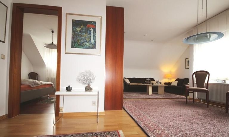 Wohn und Schlafzimmer
