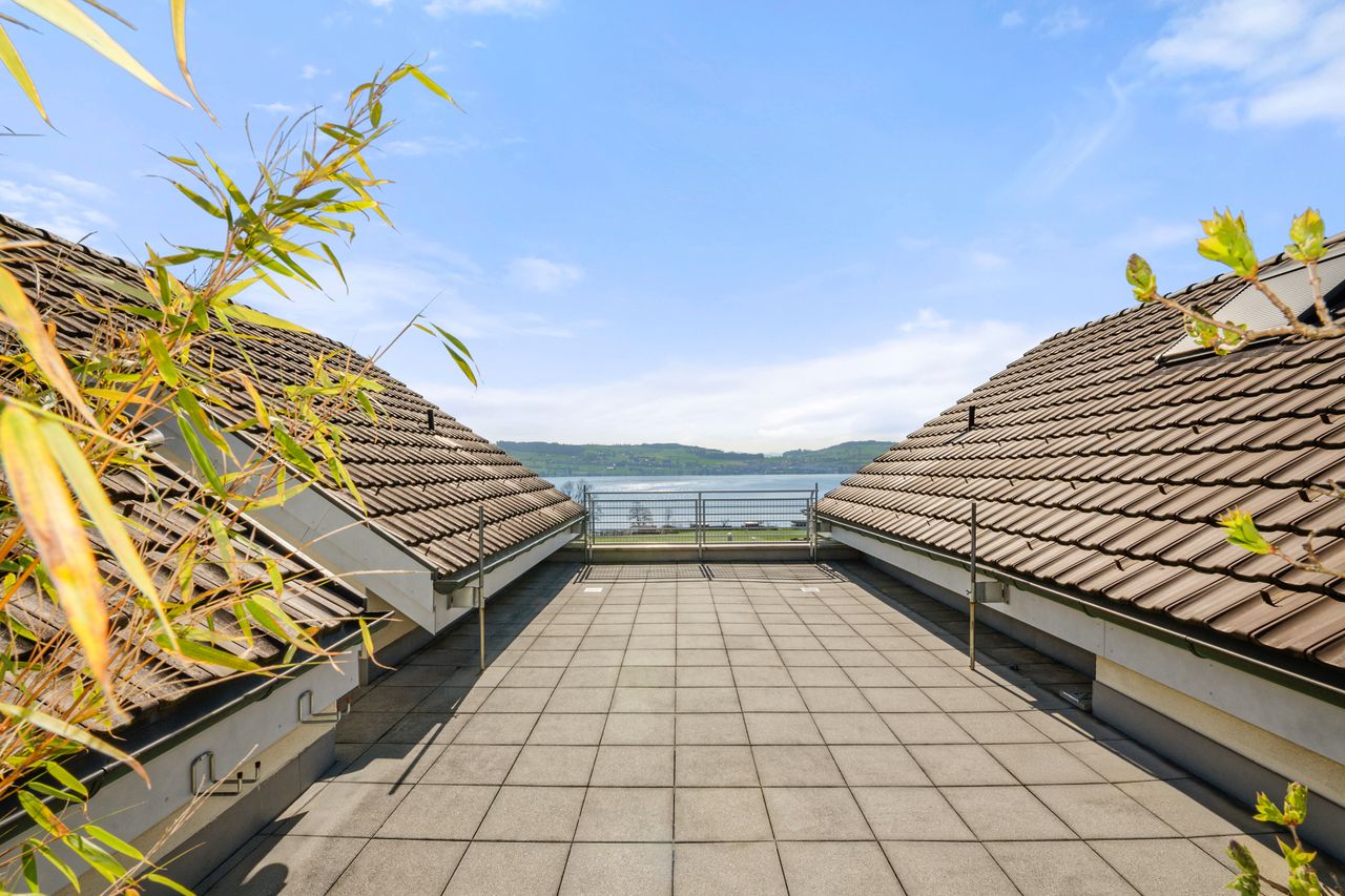 Grosse Terrasse im DG