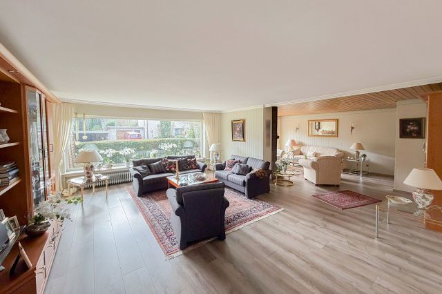 großes Wohnzimmer (EG)