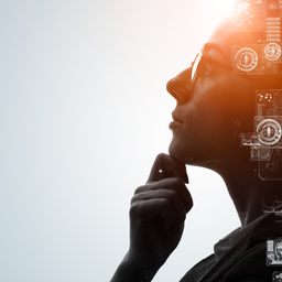 EU AI Act ab August 2026: Was Immobilienmakler bei KI-Fotos, -Texten und Chatbots beachten müssen
