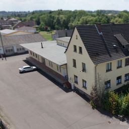 Vielseitig nutzbar – Top-gepflegtes 5-Parteienhaus mit angrenzender Halle von 775 m² in Buchholz!