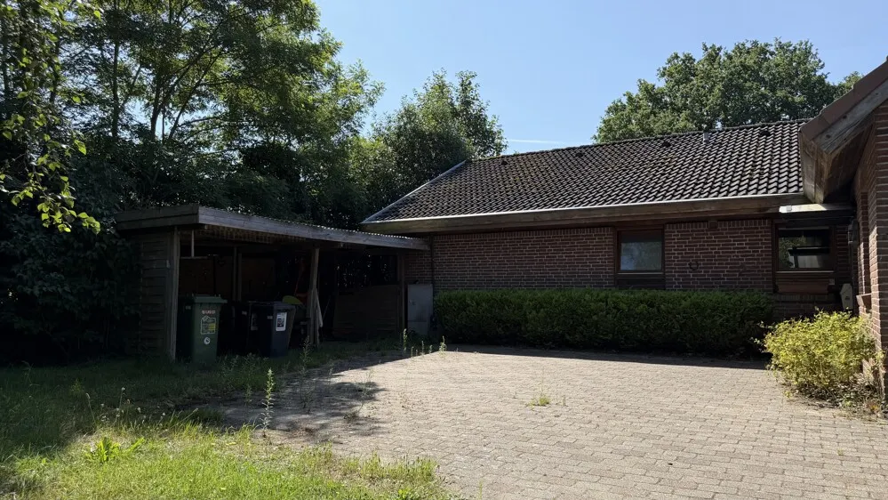 mit Carportanlage