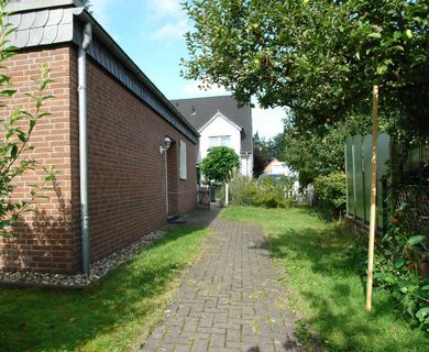 Düsseldorf-Angermund: Wohnen im Erdgeschoss mit Riesengarten !