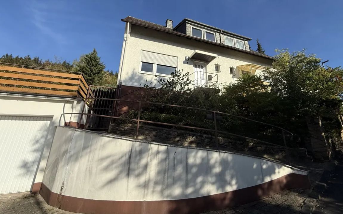 Gemütliches Einfamilienhaus mit großem Garten & Garage in ruhiger Lage v. Niederlahnstein zum Kauf!