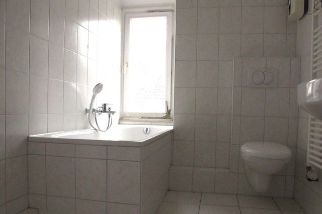 ...mit Wannenbad dahinter