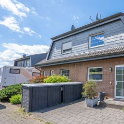 Wohlfühloase für die Familie: Zentrumsnahes Raumwunder mit Wintergarten und flexiblem Extra-Wohnraum