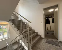 Treppenhaus und Wohnungseingang