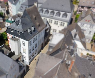 Historisches und saniertes Stadthaus mit zwei Wohneinheiten und Garten in zentraler Altstadtlage!