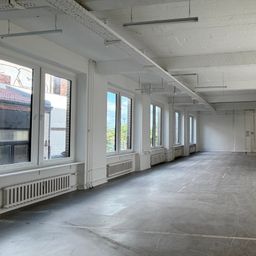 Kreativer Freiraum: Anpassungsfähiges Büroloft mit wandelbarem Grundriss