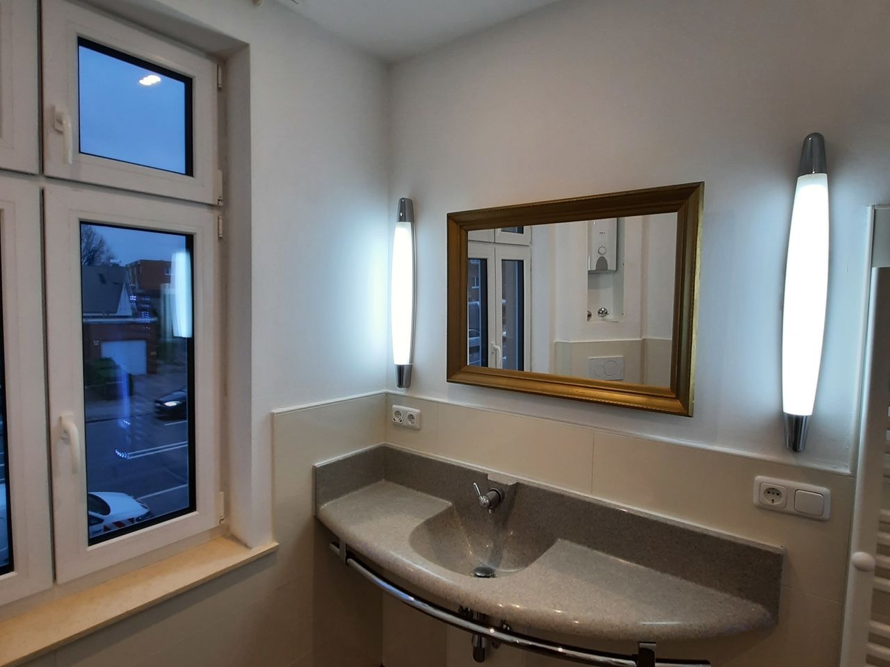 Modernes Badezimmer
