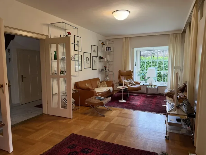 Blick vom Ess- ins Wohnzimmer