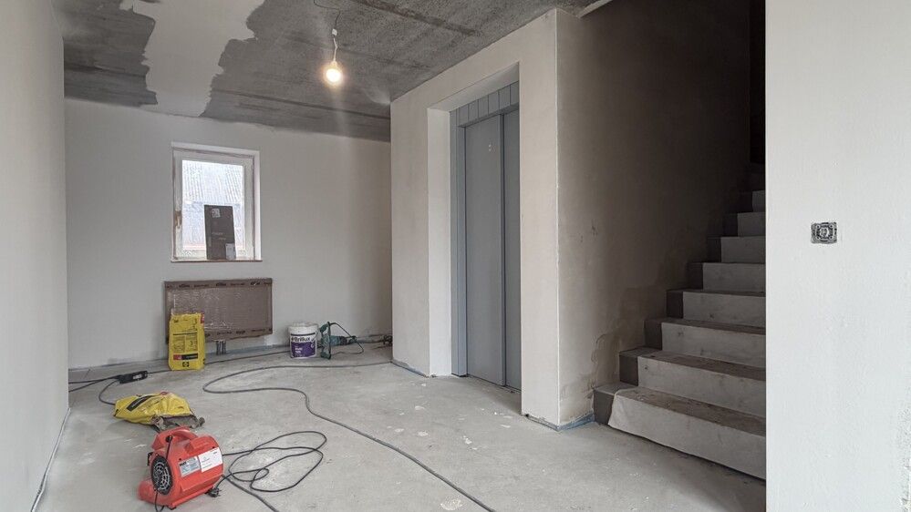 Eingangsbereich mit Aufzug