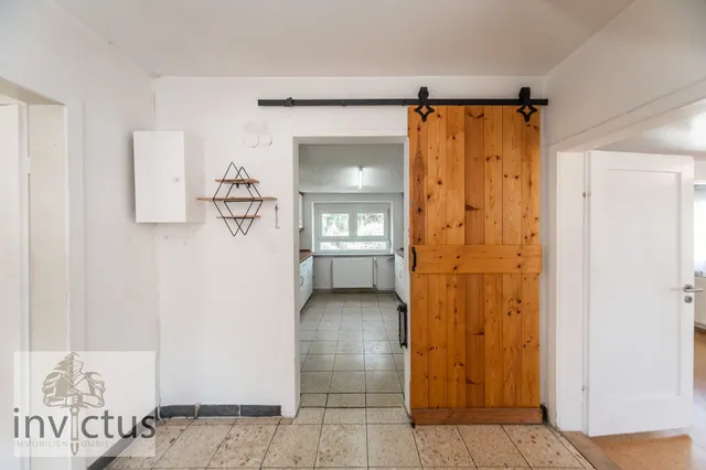 Flur im OG mit Zugang zur Küche