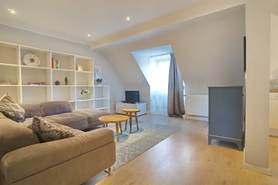 Schöne möblierte Wohnung mitten in der City von Essen und ruhig gelegen, Internet möglich, PKW-Stellplatz möglich.