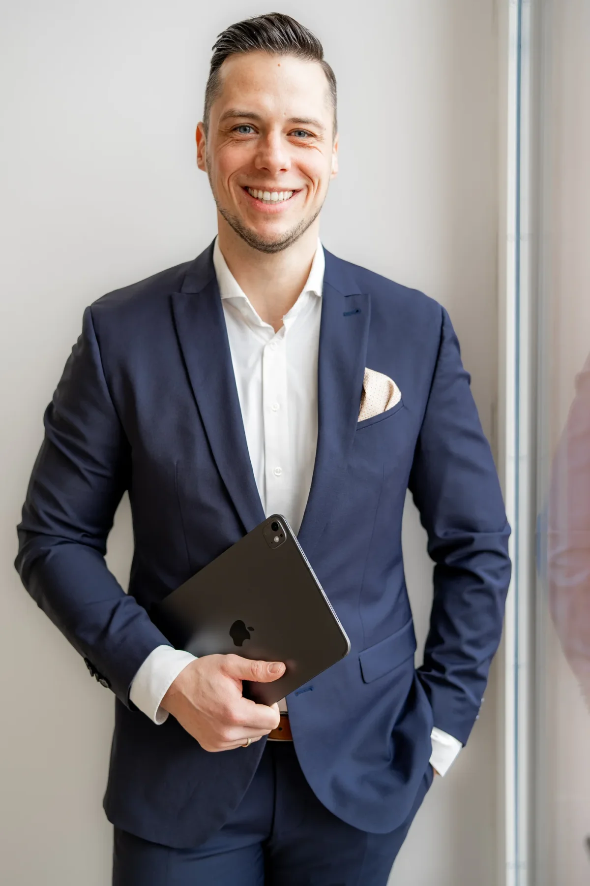 Marc Eric Bernhard im Beratungsgespräch bei Pfalzblick Immobilien
