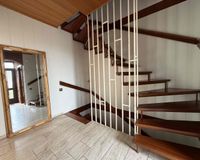 Eingangsflur mit Treppenhaus