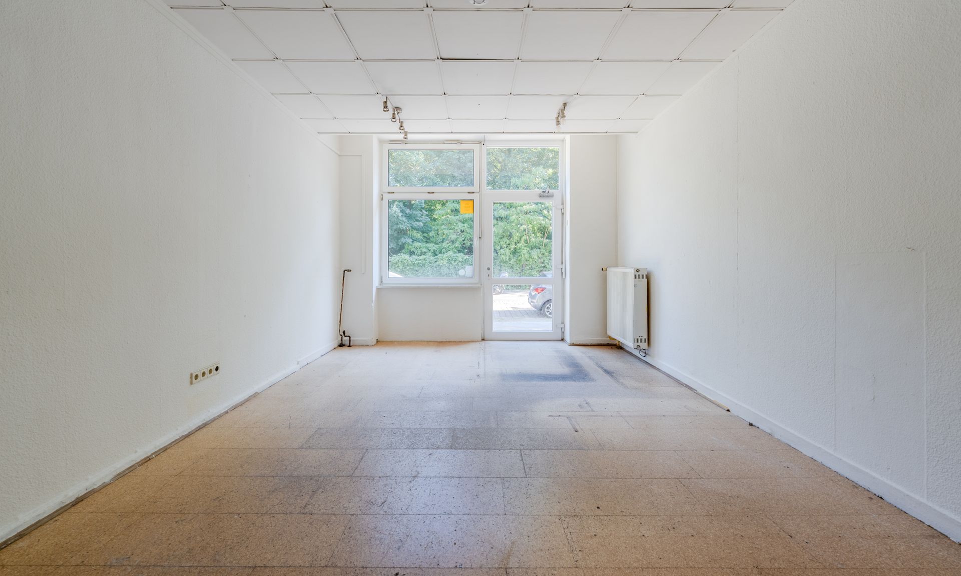 Provisionsfreie Erdgeschosswohnung mit eigener Terrasse und großem Keller !